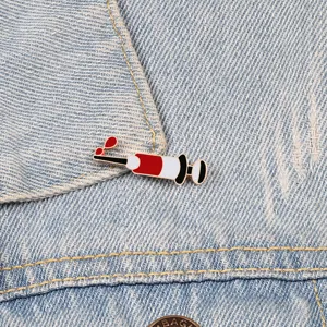 Creatieve spuit geëmailleerde pin badge schattige medische stijl broche voor denim jas kleding