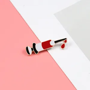 Leuke spuit vorm geëmailleerd broche badge pin creatief medisch thema kleding accessoires