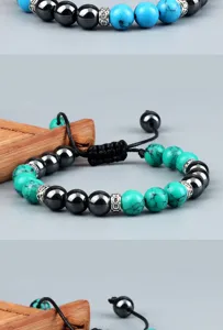 Gedetailleerd view van kralenarmband met turkoois en hematiet stenen, afstandshouders en koord.