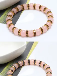 Bracciale di cristallo rosa dolce con distanziatori di strass dorati dettaglio gioiello