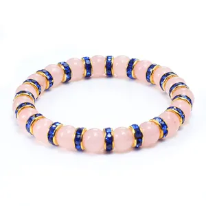 Bracciale di perle in cristallo rosa dolce con anelli distanziali in strass blu da donna.