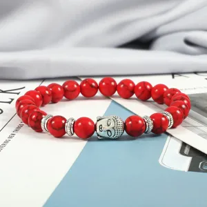 Roter Türkis Perlenarmband mit silbernem Buddha Anhänger und Metallabstandshalter.