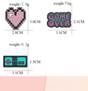 Conjunto de broches esmaltados de corazón píxel retro y mando game over, bonito pin rosa para ropa.