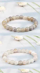 Vue détaillée du bracelet en perles d'agate rayée, perles rondes multicolores pour tous les jours.