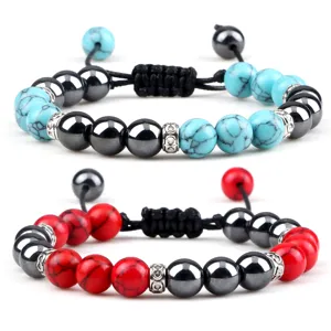 Verstelbare gevlochten edelsteen armband set met turquoise rode en hematiet kraaltjes.