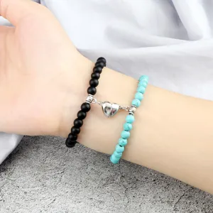 Set di bracciali magnetici coordinati per coppie con perline nere e turchesi cuore