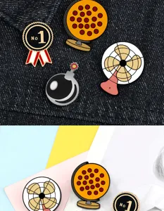 Joli ensemble de badges en alliage émaillé avec des motifs de globe et de médaille.