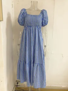 Robe longue vichy bleu blanc col carré manches bouffantes style champêtre chic et élégant