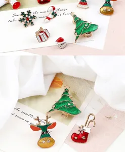 Detailaufnahme der Weihnachts-Brosche mit feinen Emaille-Baum- und Rentier-Ansteckern.