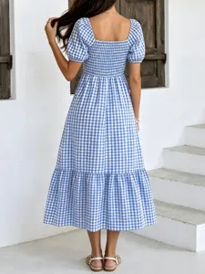 Robe mi-longue vichy bleu style français à manches bouffantes vue de détail chic