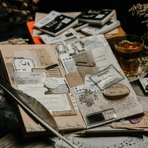 Carnet de notes vintage avec des papiers rétro pour vos projets de loisirs créatifs DIY.