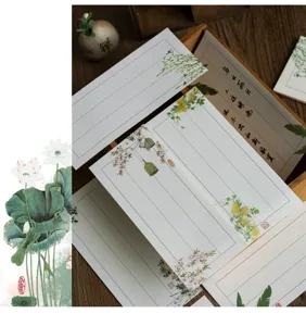 Conjunto de papel de carta de estilo antiguo con motivos florales clásicos caja de madera