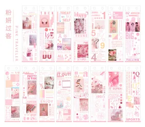 Primo piano di adesivi estetici rosa per diario, forniture di cancelleria, carta da bricolage.