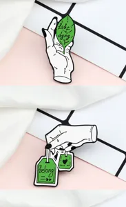 Nahaufnahme von kreativen Legierung Hand Blatt Teebeutel Brosche Pins, einzigartig.