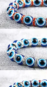 Detail van de boze oog kristal kralen armband met 10mm elastische strasssteentjes.