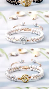 Bracelet en pierres de howlite tressé double couche fait main avec des charms métalliques spirituels.