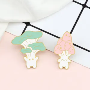 Set di spilli in smalto con funghi carini, simpatica spilla a tema cartone animato per vestiti.