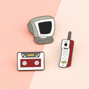 Retro nostalgico computer cassetta nastro telefono cellulare smalto spilla gioiello distintivo