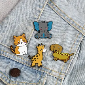 Set de badges émail animaux de dessin animé mignons, chat éléphant girafe hot-dog broches mode.