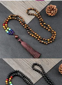 Collier de perles chakra 108 mala avec pierre œil de tigre et gland style bohème chic.