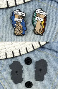 Creative alloy enamel brooch pin with cool dialogue box ribbon design and detailed finish.