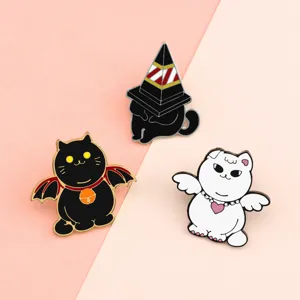 Lindo conjunto de pines de esmalte de gato ángel diablo creativo bonitos insignias de metal