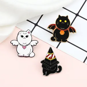 Lindo juego de pines esmaltados de gato ángel diablo, broches de metal creativos de dibujos animados.