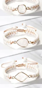 Vue détaillée du bracelet de perles tressé réglable avec pierres blanches et cristal central.