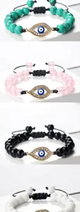 Bracelet perles œil turc style bohème cordon tressé ajustable pendentif vue de détail bijou.