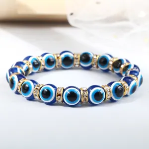 Modieuze boze oog kraal armband met sprankelende strass steentjes afstandhouders.