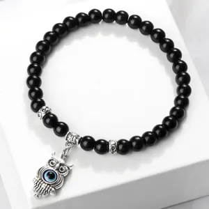 Bracelet de perles noires avec pendentif hibou mauvais oeil, bijoux etincelants et chics.