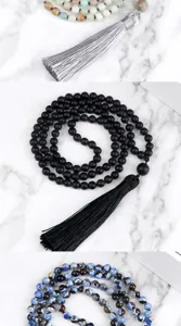 Pulsera de cuentas multicapa con borla vista detallada que muestra cuentas de piedra exquisitas.