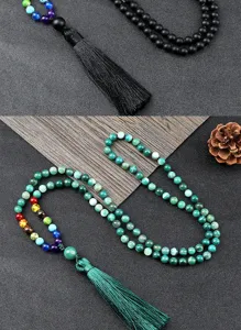 Collier de perles colorées bohème rétro chaîne pull multicouche avec pierres chakra et pompon.