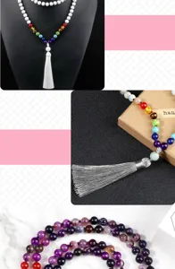 Primo piano dettagliato della collana di perle chakra con nappa, consistenza di cristallo.