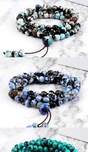 Vue détaillée du bracelet en pierres gemmes perlées multicouche avec un fin nouage et un poli.