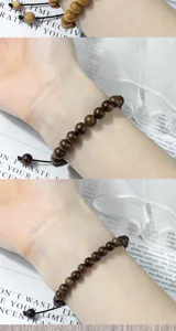 Nahaufnahme Detail des Holzperlenarmbands mit verstellbarer geflochtener Kordel Textur.