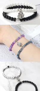 Set de pulseras de cuentas magnéticas elegantes con abalorio de rosa para uso diario.