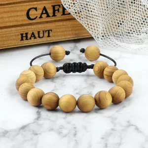 Holzperlenarmband mit verstellbarer geflochtener Kordel, klassisches Perlenarmband in Vorderansicht.