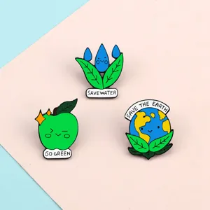 Lot de 3 broches émaillées écologiques aux motifs mignons de terre, pomme et goutte d'eau.