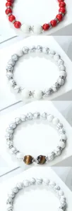 Gros plan détail de bracelet en perles de pierre naturelle avec turquoise et intercalaires.