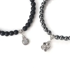 Set de pulsera de cuentas de pareja magnética con dijes de rosa y cuentas negras mate joyas