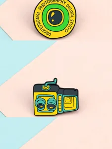 Vintage camera and photography enamel pin, stylish metal brooch badge for apparel and bags.