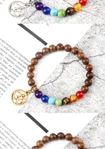 Kralenarmband met Om hanger chakra stenen en houten kralen stijlvolle spirituele sieraden
