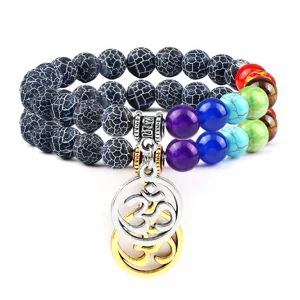 Chakra kralen armband met dubbellaagse zwarte craquelé steen en metalen Om hanger