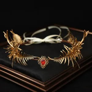 Couronne de feuilles dorees faite main avec cristal rouge diademe de fée pour accessoires photo.