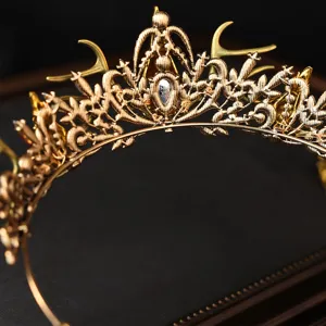 Goldene Gotische Geweih Tiara Detailaufnahme Vintage Krone Haarreif Kopfschmuck Accessoire