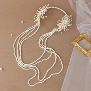 Raffinato accessorio per capelli da sposa in perle con eleganti nappine multistrato.