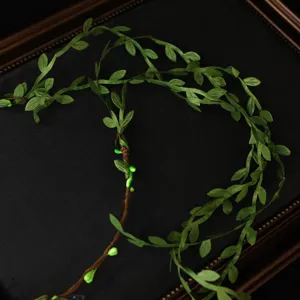 Grünes Blätter Stirnband Detail im Wald Stil, retro Elfen Haarschmuck für Damen.