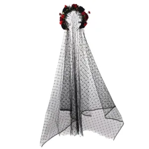 Dunkler Gothic Halloween Blumen Schleier Haarreif mit schwarzem Netz und roten Rosen.