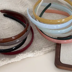 Jelly color hair hoop detail view, stylish non-slip plastic headband with teeth for daily wear.